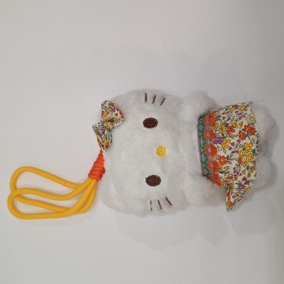 Hello Kitty Plush Keychain - Picture 1 of 3